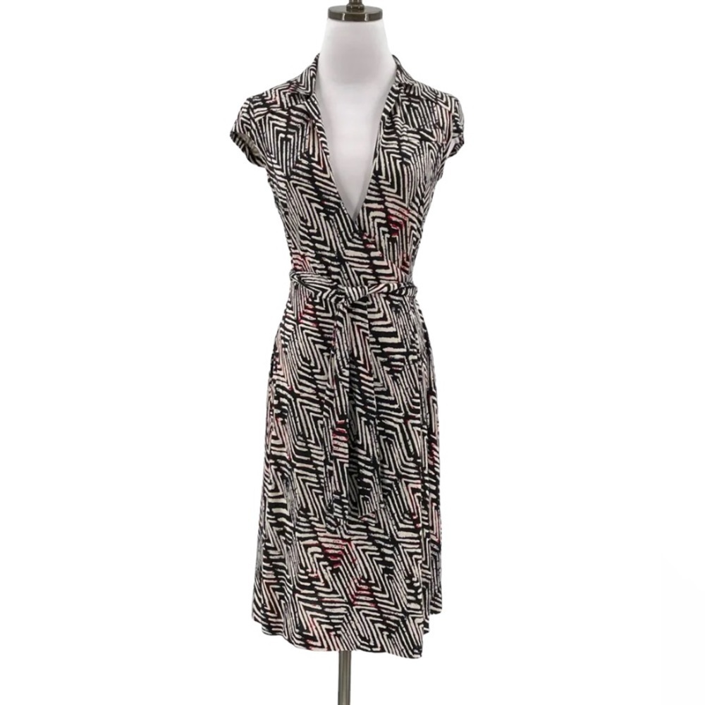 Diane Von Furstenberg 100% Silk Black White Red Short Cap Sleeve Wrap Dr…